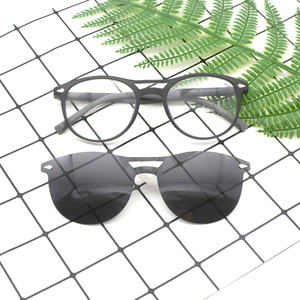 Venta al por mayor Unisex Azul PC Marco Gafas de <span class=keywords><strong>sol</strong></span> <span class=keywords><strong>con</strong></span> gris UV400 <span class=keywords><strong>Lentes</strong></span> polarizadas Imanes de moda Protección solar - Product Image 5