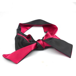 Venta directa de fábrica de antifaces de dos tonos, vendas para las manos, pañuelos opacos de tela satinada, máscaras faciales y juguetes sexuales de bondage. - Product Image 3