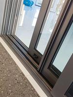 Cloison de séparation de pièce coulissante en aluminium minimaliste moderne, porte de séparation intérieure à cadre fin, porte en alliage sur mesure directement de l'usine