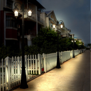 โคมไฟสนามทองเหลืองกลางแจ้ง LED แสงวอร์มไวท์ โคมแก้ว IP66 พลังงานแสงอาทิตย์ AC 220V 2700K พร้อมเซ็นเซอร์ตรวจจับความเคลื่อนไหว ปรับความสว่างได้ - Product Image 4