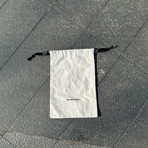 Pochette promotionnelle en coton 100% naturel certifié GOTS, recyclable, avec ruban noir, sac anti-poussière - Product Image 5