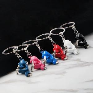 Llaveros Personalizados de Motocicleta <span class=keywords><strong>Italiana</strong></span>, Diseño de Dibujos Animados, Miniatura 3D de Aleación de Zinc, Estilo Femenino - Product Image 5