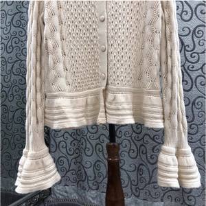 <span class=keywords><strong>Cardigan</strong></span> in maglia di <span class=keywords><strong>lana</strong></span> di alta qualità nuovo 2025 maglieria autunno inverno da donna lavorata all'uncinetto manica svasata <span class=keywords><strong>cardigan</strong></span> <span class=keywords><strong>nero</strong></span> albicocca - Product Image 5