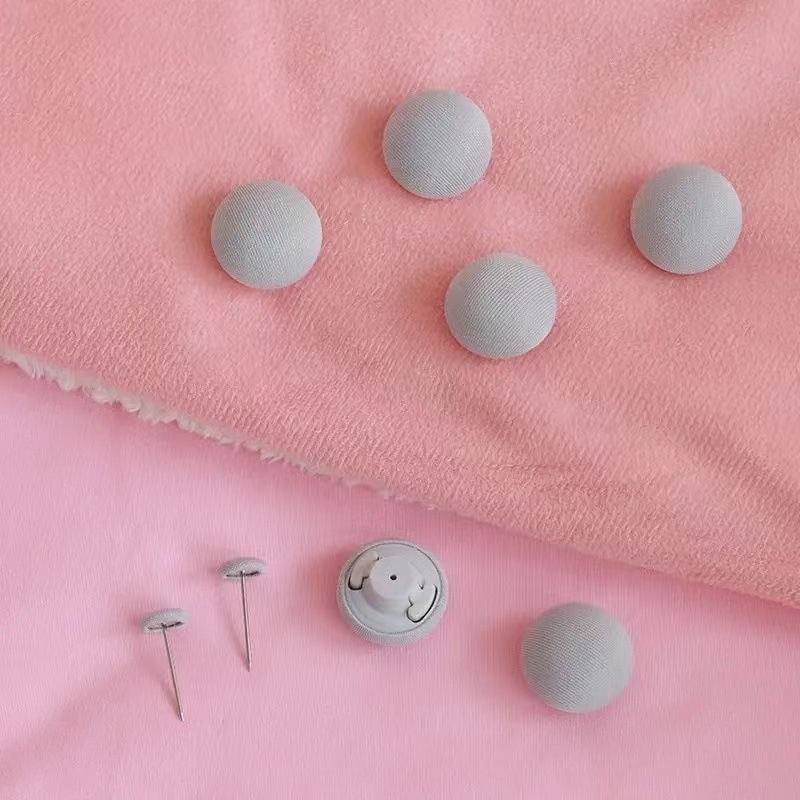 Un article recouvert de tissu gris