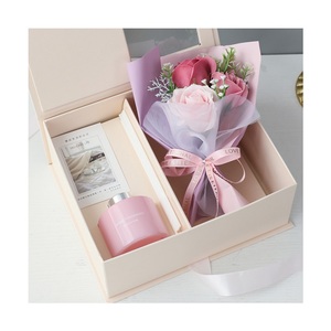 Coffret cadeau de savon en forme de <span class=keywords><strong>rose</strong></span> pour <span class=keywords><strong>la</strong></span> Saint-Valentin, coffret cadeau OEM promotionnel, coffret de fleurs en savon, flacon d'aromathérapie, bouquet pour <span class=keywords><strong>homme</strong></span> - Product Image 5