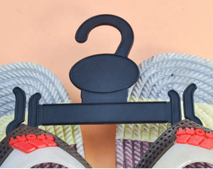 Household Plastic Drying Rack Flip Flop <strong>Shoes</strong> Hanger <strong>Hook</strong> for Supermarket <strong>Shoes</strong> Display - Product Image 3