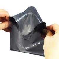Sacs Doypack Mylar refermables personnalisés en aluminium mat noir pour accessoires, emballage réutilisable avec fermeture éclair