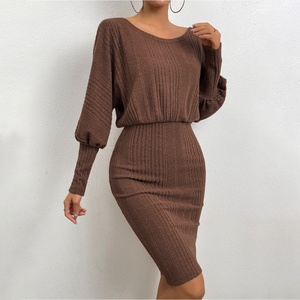 Robe élégante et simple à manches longues en tricot, coupe trapèze, longueur genou, épaules dénudées, unie, décontractée, pour femme, automne - Product Image 5