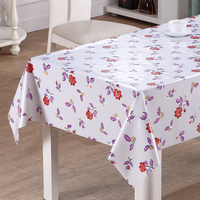 Nappe en PVC RNPT avec petites fleurs rouges imprimées au laser, surface blanche et support en tissu pour la salle à manger à domicile
