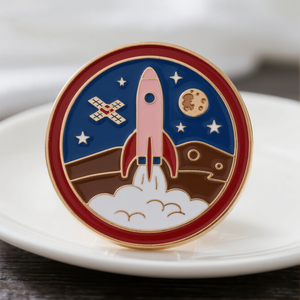Insignia de metal de la <span class=keywords><strong>misi</strong></span>ón espacial Fabricante OEM Pin de esmalte de lanzamiento de cohete personalizado - Product Image 4