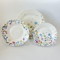 Service de vaisselle en céramique avec décor complet, comprenant assiettes, tasses et accessoires, compatible micro-ondes, pour la maison et les réceptions