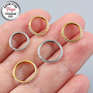 Pendientes colgantes finos de titanio ASTM F136 Freya con perla para perforaciones, joyería para <span class=keywords><strong>piercing</strong></span> corporal, aretes, anillos para la nariz, y piercings para el septum. - Product Image 6