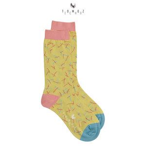 Calcetines finos de lujo personalizados para mujer Diseño de punto cómodo y transpirable con patrón cruzado novedoso Es una hermosa obra de arte - Product Image 1