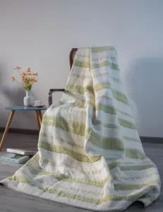 थ्रेशोल्ड एक्वा कूलिंग हाइजीनिक मशीन-वॉशेबल क्वीन साइज गिंगहैम बीच पिकनिक कंबल क्वीन बेड