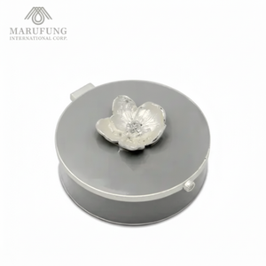 กล่องเครื่องประดับโลหะมีลวดลายเป็นเส้นสีทองพร้อมขอบเอียงภาชนะที่หรูหราสำหรับสมบัติของคุณ - Product Image 1