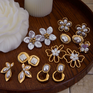 Pendientes de Perlas de Imitación Vintage de Moda, Chapados en Oro de 18k PVD, Acero Inoxidable Hipoalergénico, Joyería para Mujer - Product Image 1