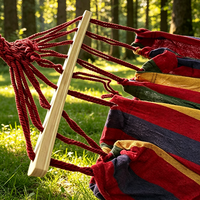 Hamac de camping et de randonnée pour 2 personnes en toile durable et facile d'entretien, mélange coton-polyester, avec barre transversale en bois massif, rayures arc-en-ciel