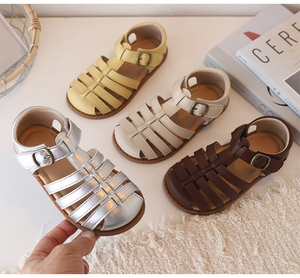 Nouvelles sandales d'été en cuir plates pour tout-petits, style européen et américain, avec design ajouré tressé, chaussures pour enfants - Product Image 1