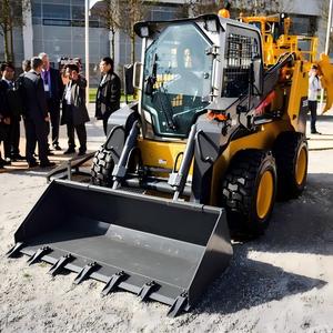 Mini-chargeuse compacte polyvalente 375B avec attaches rapides : plusieurs travaux, une seule machine - Product Image 6