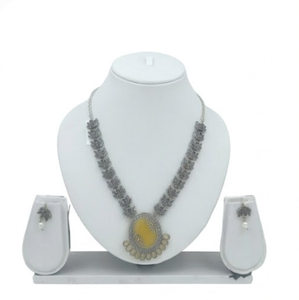 DIVYORO Ensemble collier et boucles d'oreilles pour femme, motif feuille en pierre jaune, pendentif classique oxydé de créateur, bijoux élégants pour mariage et soirée - Product Image 3