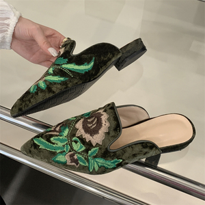 2025 New Chinese Style Embroidered <b>Flat</b> slippers European and American Fashion Sexy Green Trendy Women's Shoes - Product Image 4