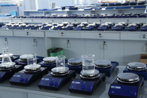 JKI Laboratuvarı Dijital Manyetik Karıştırıcı Seramik Kaplama Plakalı Isıtıcı Jingke Scientific JK-MSH-PRO Fırçasız Motor 380C Maks. - Product Image 5