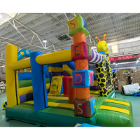 Château gonflable commercial à thème animalier avec toboggan intégré pour enfants