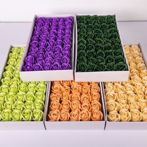 TC Vente en gros <span class=keywords><strong>pas</strong></span> chère de pétales de rose artificiels pour décoration de mariage, têtes de fleurs de 5 cm, 50 pièces par boîte cadeau, roses en savon à 3 couches - Product Image 3