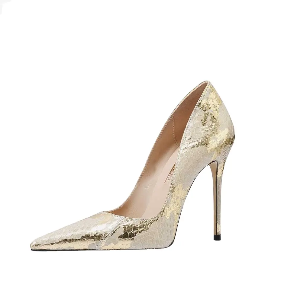 2023 nuevo otoño ligero de lujo de gama alta zapatos de aguja dorados banquete pasarela hermoso diseño zapatos de mujer de cuero