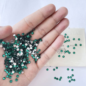 批发闪光玻璃水晶美甲水钻平背非修补水钻钻石时尚饰品耳环 - Product Image 1