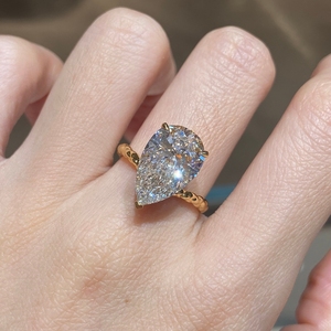 Aazuo – grande bague de fiançailles de luxe en or jaune massif 18 carats avec diamants cultivés en laboratoire de 5,0 ct, cadeau pour femme, idéal pour les mariages et les fêtes, un cadeau de luxe - Product Image 5