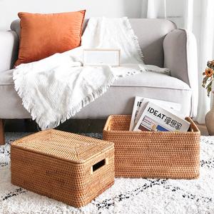 Cesto de mimbre hecho a mano con tapa para la colada, caja de almacenamiento tejida hecha a mano para regalos de Navidad y Pascuas - Product Image 4