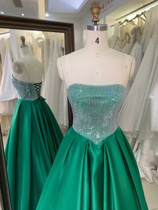 Abito da ballo <span class=keywords><strong>verde</strong></span> <span class=keywords><strong>smeraldo</strong></span> senza spalline con corpetto in strass, in raso, lungo fino al pavimento, con allacciatura posteriore - Product Image 3