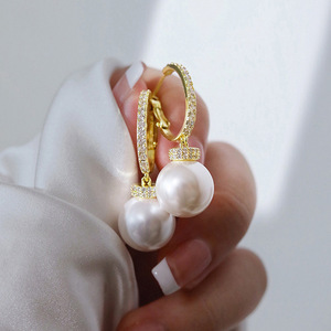 Eleganti orecchini pendenti da donna, accessori per l'orecchio semplici e alla moda per l'uso quotidiano - Product Image 1