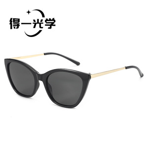 แว่นกันแดดทรงแคทอาย กรอบพีซีสีดำ UV400 ป้องกันแสงสีฟ้า สไตล์ผู้หญิง - Product Image 1