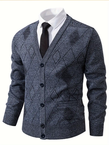 Livraison directe Cardigan boutonné à col en V pour hommes, pull tricoté tendance et élégant, veste pull décontractée pour hommes. - Product Image 3