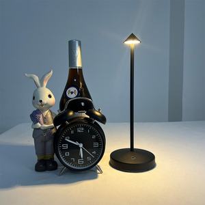 Lampe de table minimaliste sans fil à commande tactile Zafferano Pina Pro LED rechargeable sur batterie pour restaurant - Product Image 6