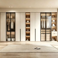 Dressing moderne sur mesure pour toute la maison, armoire du sol au plafond, vitrine de rangement en verre avec éclairage LED pour villa