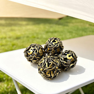 Juego de dados poliédricos de metal huecos con grabados intrincados de motivos de vidas y hojas internas para juegos de mesa COC - Product Image 5