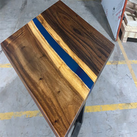 Table à manger de luxe vintage en bois massif naturel avec résine époxy pour restaurant et villa