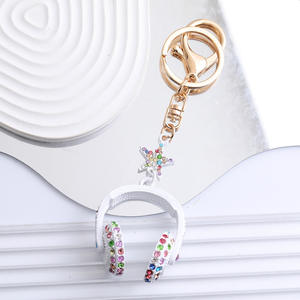 พวงกุญแจหูฟังประดับเพชรสร้างสรรค์ สไตล์ฮิปฮอป ของตกแต่งกระเป๋า พวงกุญแจ ของประดับรถยนต์ ของขวัญ - Product Image 1