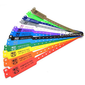 Pulsera médica barata con logotipo personalizado, pulseras de plástico de vinilo impermeables para eventos de hospital de una sola vez - Product Image 1