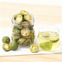 Assaisonnement acidulé naturel faible en calories, demi-agrumes lyophilisés pour une cuisine saine et des aliments diététiques, demi-lime verte lyophilisée coupée