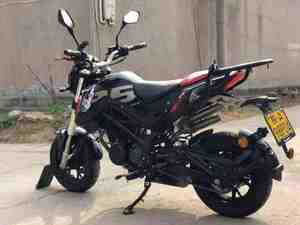 Motocyclette <span class=keywords><strong>Benelli</strong></span> <span class=keywords><strong>125</strong></span> d'occasion en état quasi neuf, compacte mais puissante, à vendre - Product Image 4