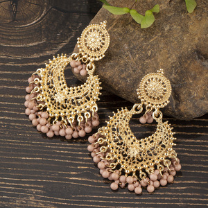 Vente en gros de boucles d'oreilles indiennes en forme de cœur pour femmes boucles d'oreilles bohème en alliage ethnique petite cloche pendentif gland (KER813) - Product Image 5