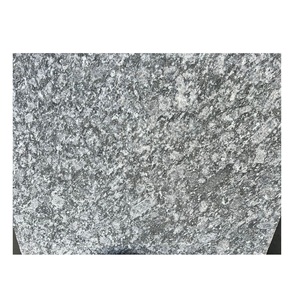 Dalle de granit flambé noir majestueux Tuile polie de conception moderne pour la décoration intérieure et extérieure de cuisine populaire en Inde - Product Image 1