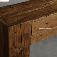 Table de hall rustique et durable en teck recyclé avec bords frottés à la main pour mobilier d'extérieur, cour ou hôtel