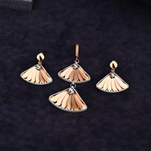 Ensemble collier élégant en or avec boucles d'oreilles coordonnées Bijoux de mode modernes pour femmes et filles Choix de cadeaux - Product Image 1