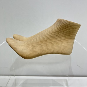 Mannequins en bois personnalisés pieds faits <span class=keywords><strong>mannequin</strong></span> de <span class=keywords><strong>pied</strong></span> femmes support vitrine maternité <span class=keywords><strong>pied</strong></span> chaussures <span class=keywords><strong>Mannequin</strong></span> bois de hêtre 50pcs - Product Image 3