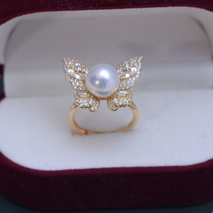 Anillo de Perlas Redondas Blancas de 9-10 mm con Joyería de Mariposa de Plata S925 de Zhuji Danshui, Luz Intensa, Pequeños Defectos, Venta al por Mayor - Product Image 2